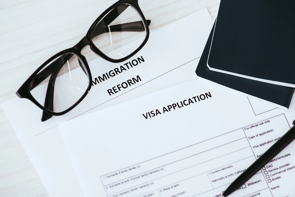 Republican Governors Team Up With Democrats to Hand Out Work Visas to Migrants While Trump Secures the Border